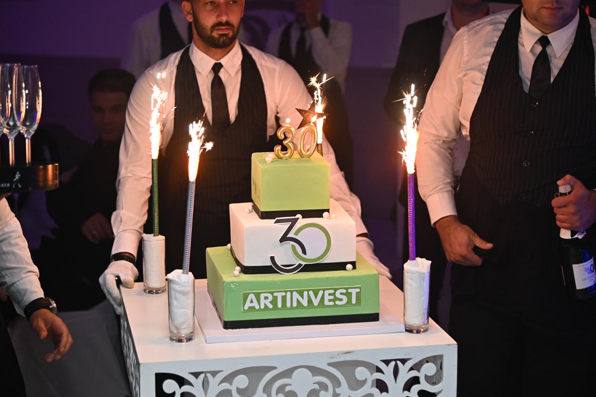 Torta povodom proslave 30 godina Artinvesta / foto: Artinvest